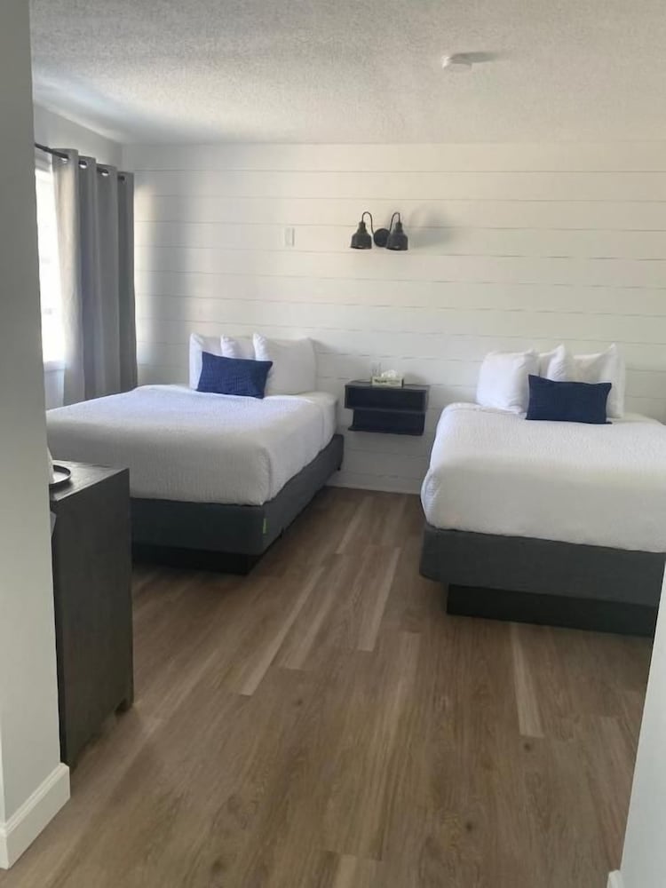 Bedtime Inn & Suites 16/28