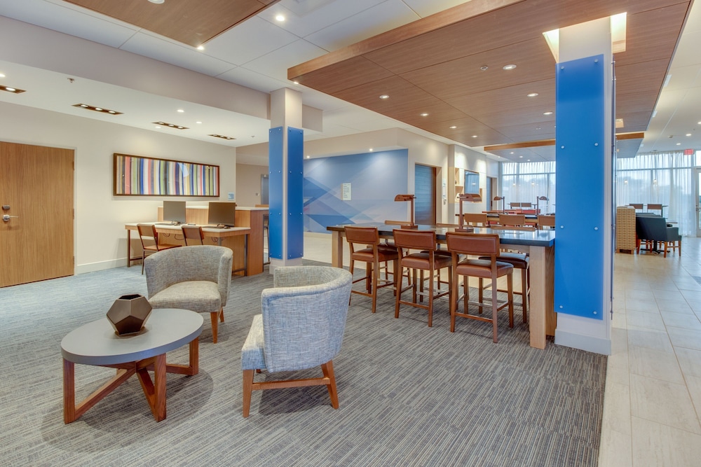 Holiday Inn Express & Suites Union City 43/47