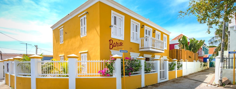 Bario Hotel 3/50
