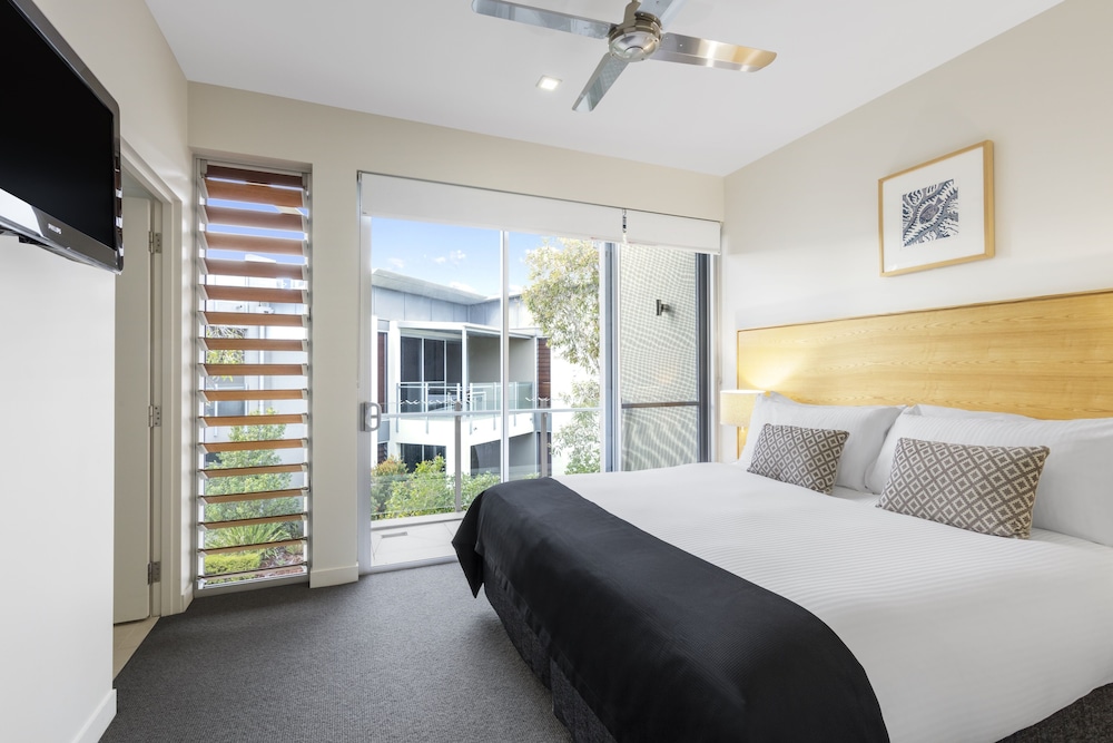 RACV NOOSA RESORT 9/74