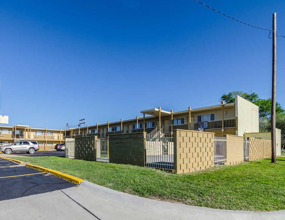 Executive Inn Dodge City, KS (ex Rodeway Inn) 4/34