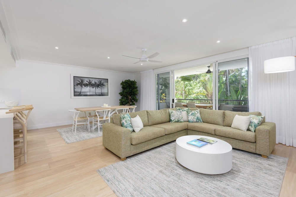 Mandalay Luxury Beachfront Apartments 41/59