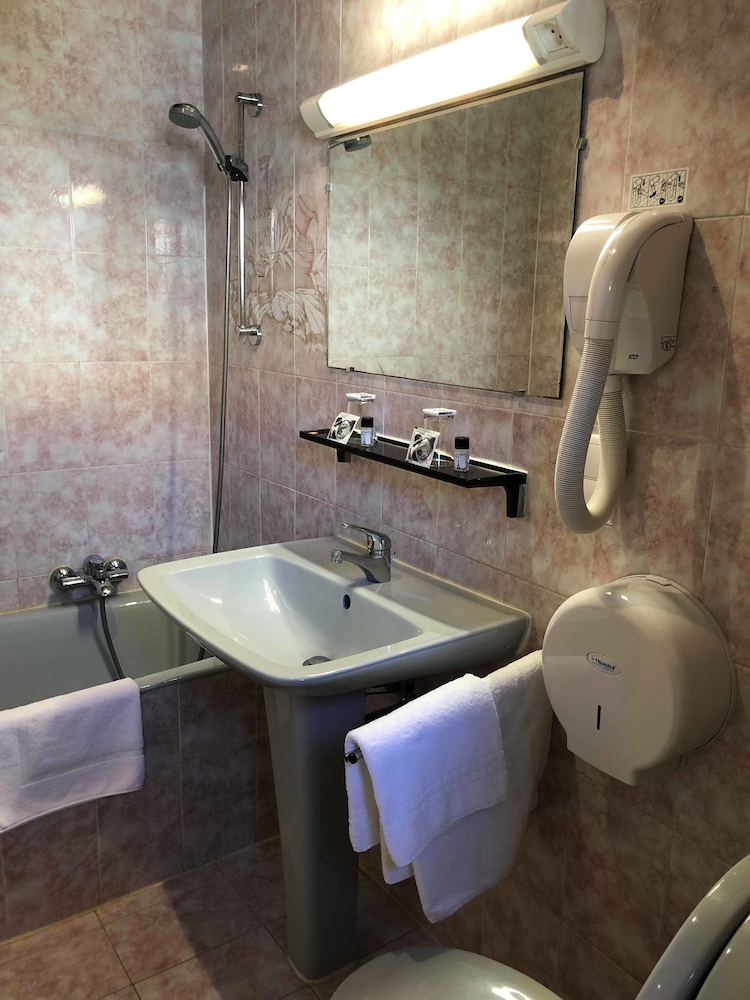 Hotel Busby 46/76