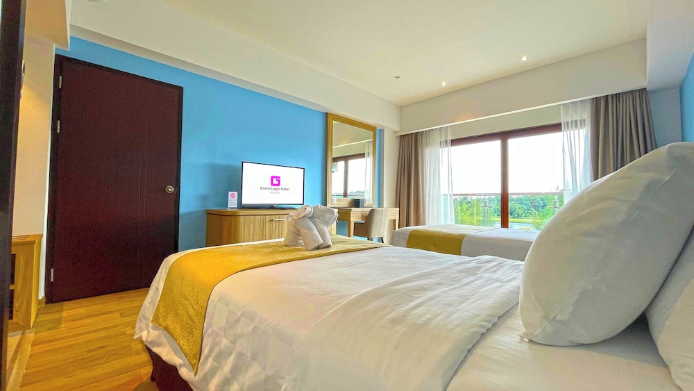 PREMIER, DELUXE, DOUBLE OR TWIN BED