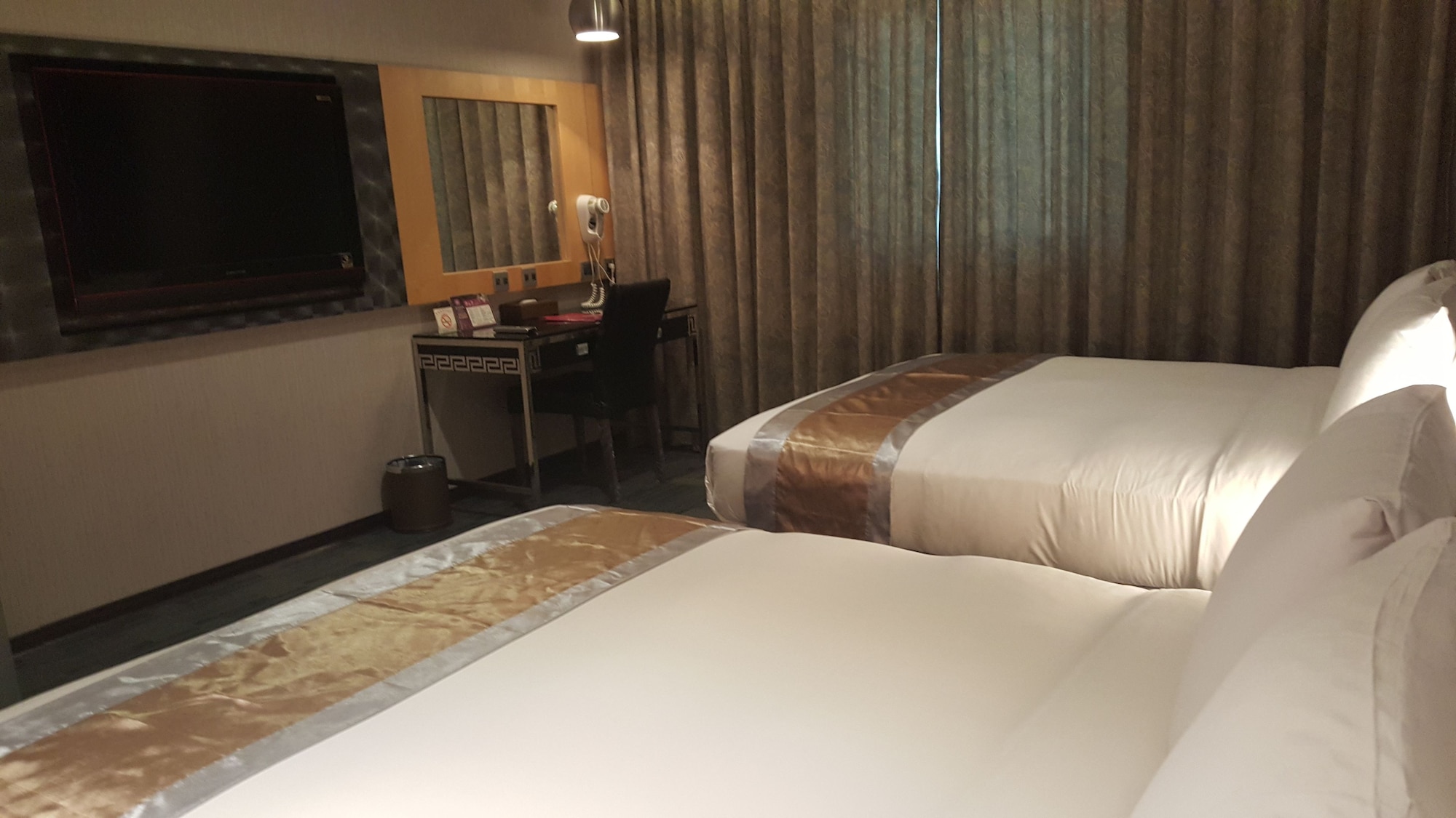 ELITE, QUADRUPLE, 2 DOUBLE BEDS