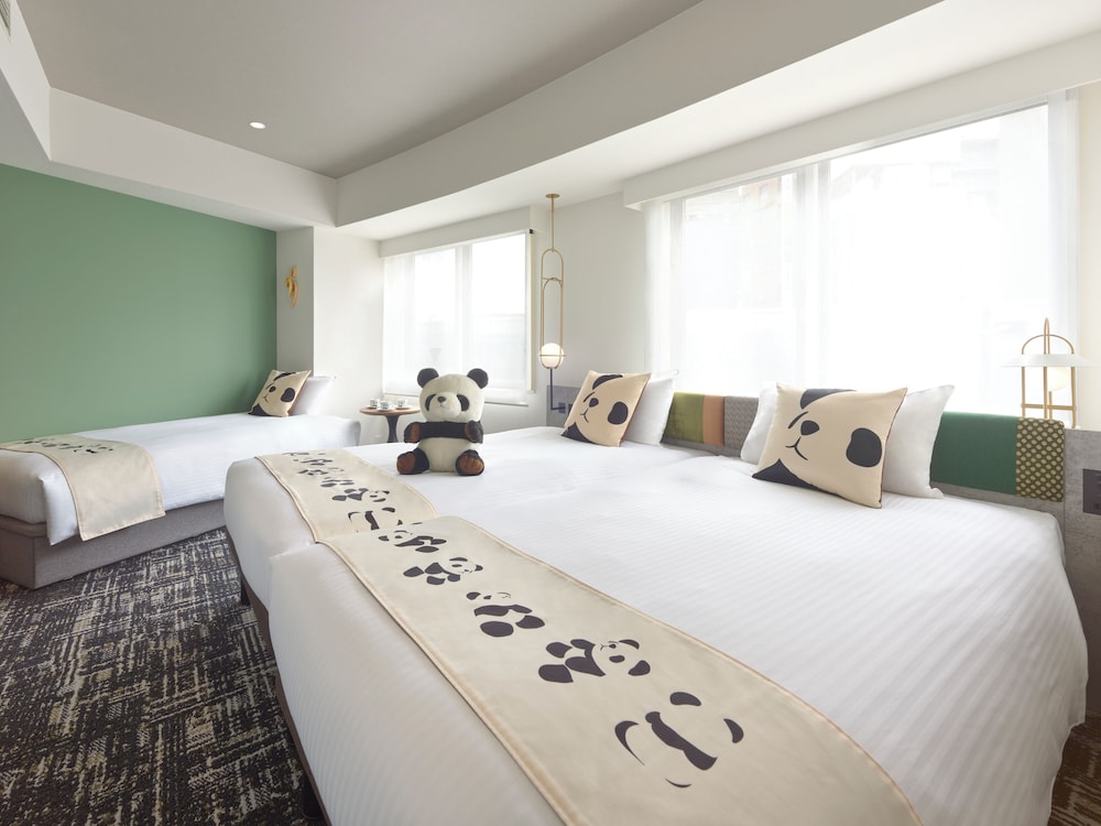 Hollywood, Panda, Standard, Twin Beds