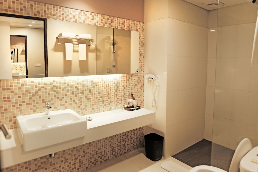 Mercure Padang 8/52