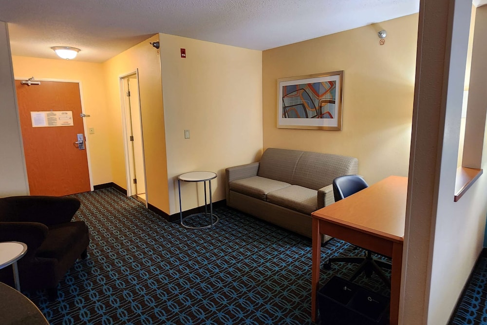 AmericInn by Wyndham St. Cloud MN Shopping Area 33/51
