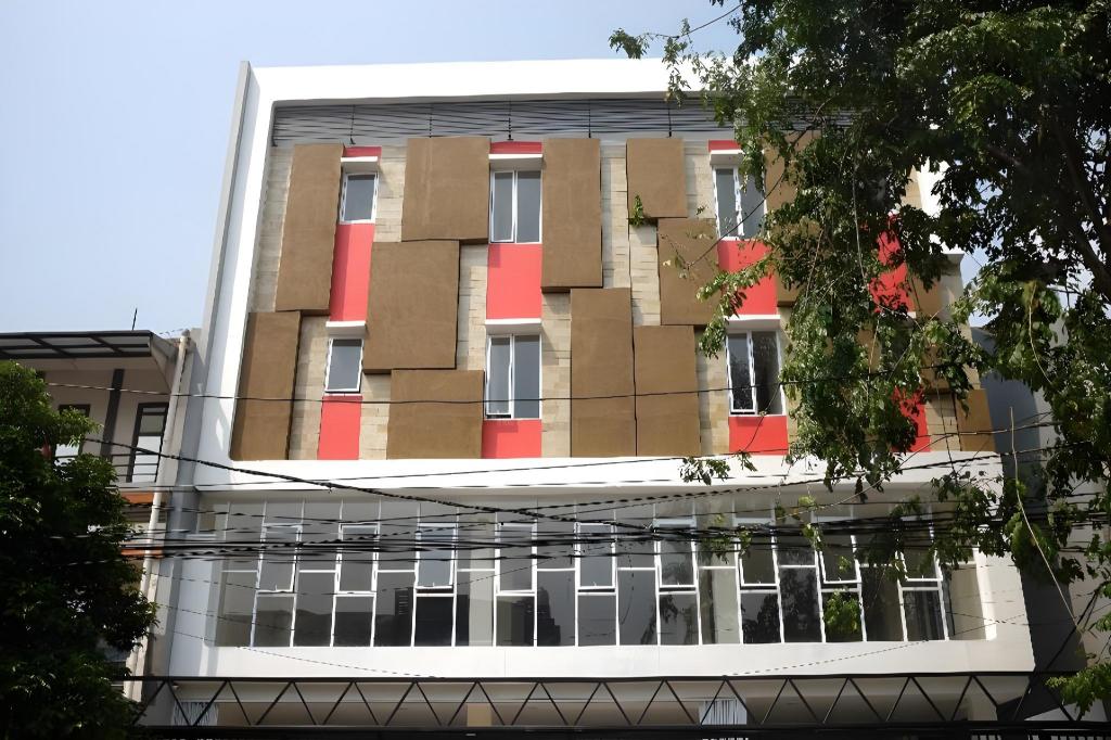 Reddoorz Plus Near Mall Ciputra Jakarta 2/51