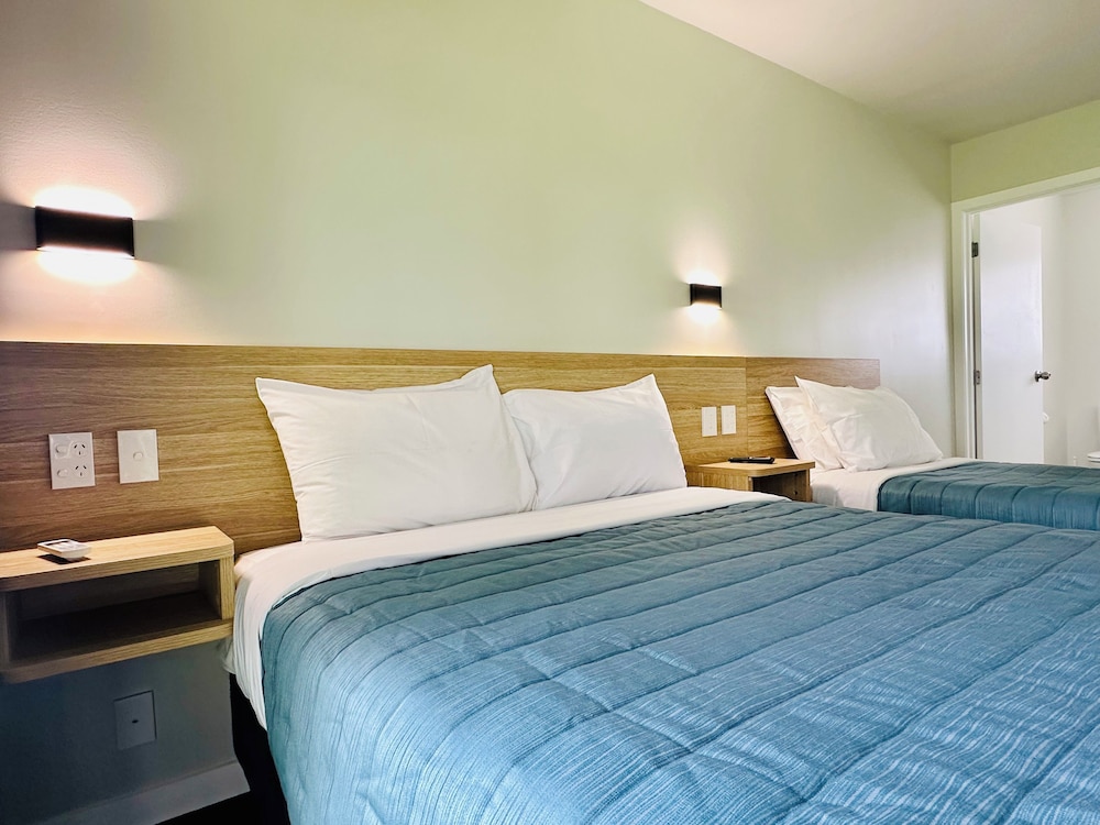 Airport Gold Star Motel 12/44