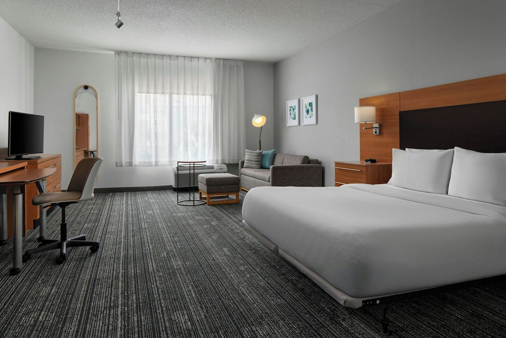 STUDIO, KING BED, SOFA, ACCESSIBLE