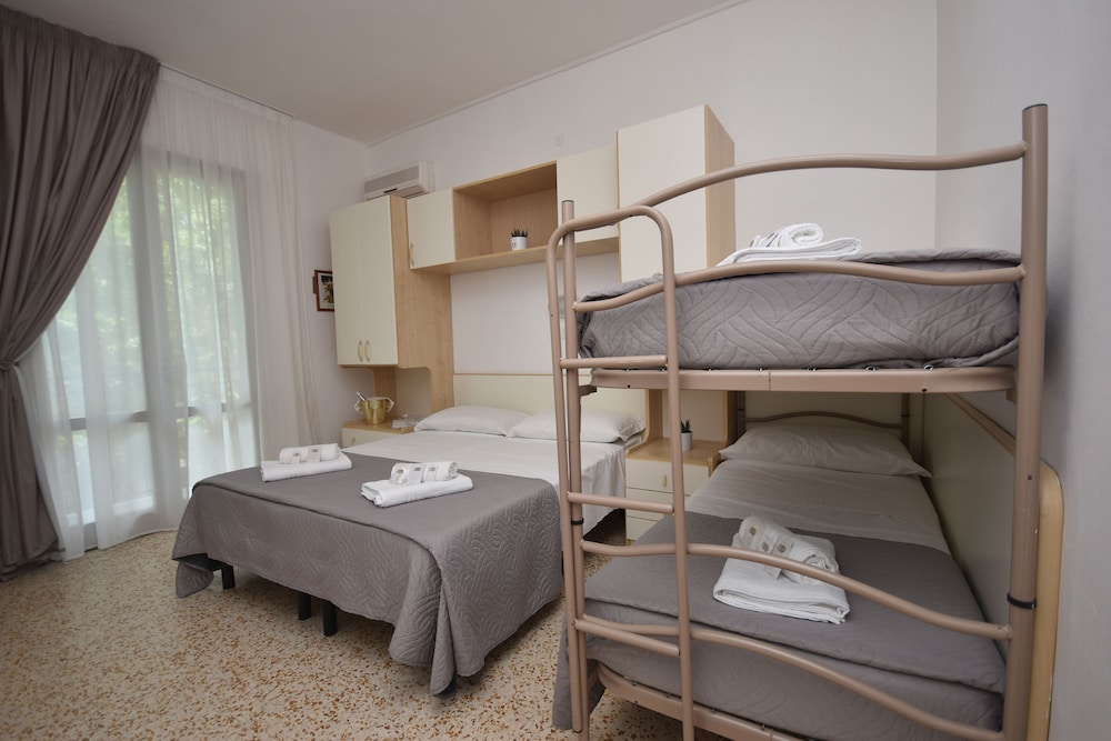 Hotel Lively 14/40