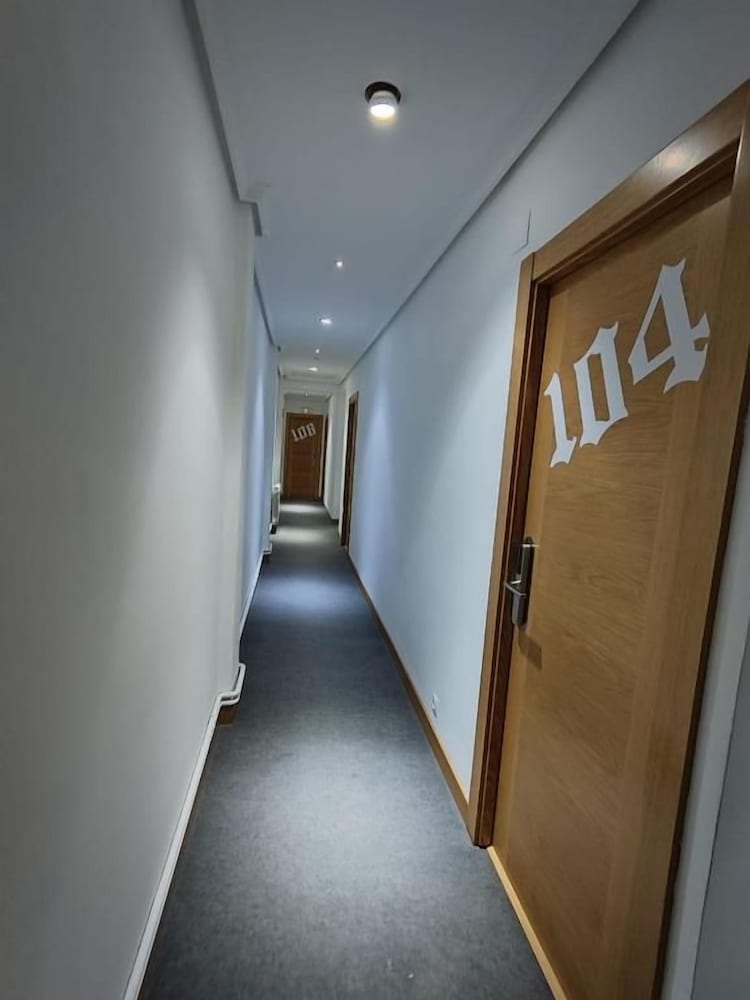 Hostal Rioja Condestable 24/48