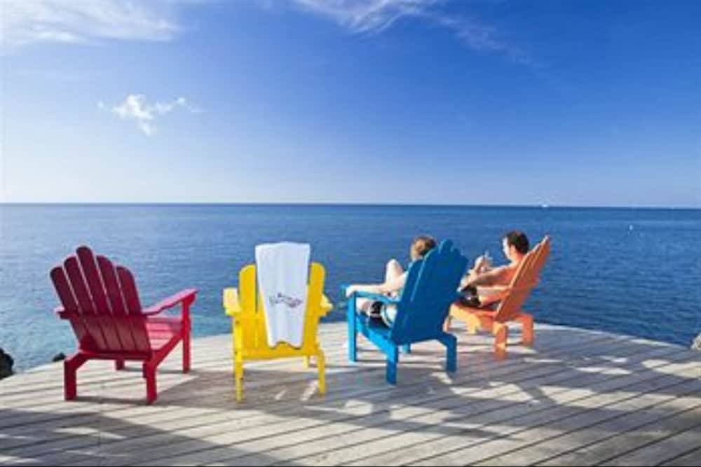 Las Rocas Resort And Dive Center 53/63