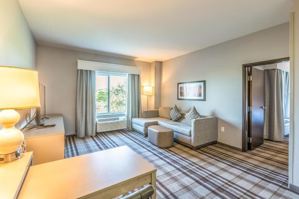 Hawthorn Suites by Wyndham Loveland 22/43