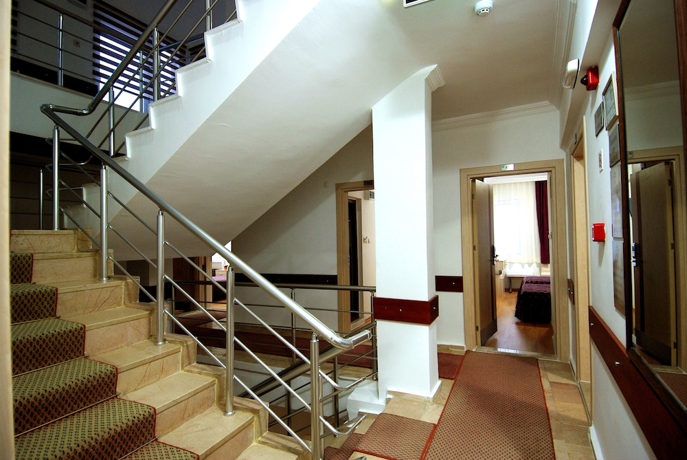 Lara Diamond Hotel 24/47