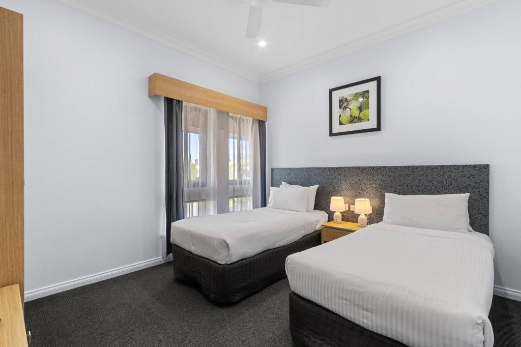 Upgrade, Queen and Twin Beds
