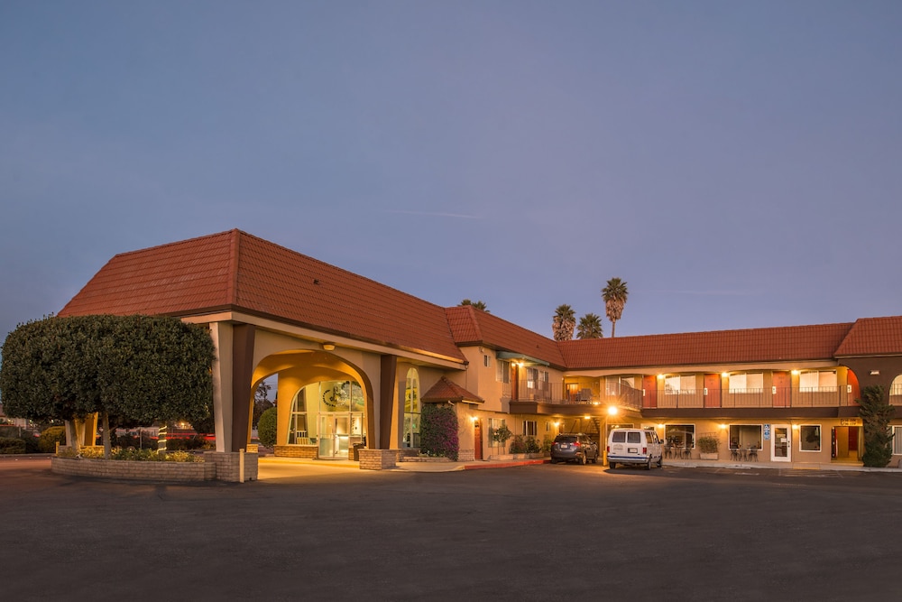 Laurel Inn & Conference Center 2/62