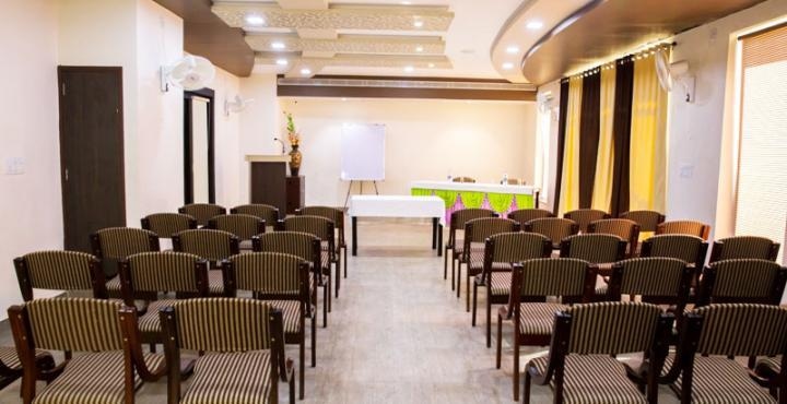 Hotel Mukund Villas 44/48