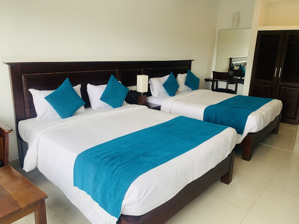 Hotel Gangaaddara 4/21
