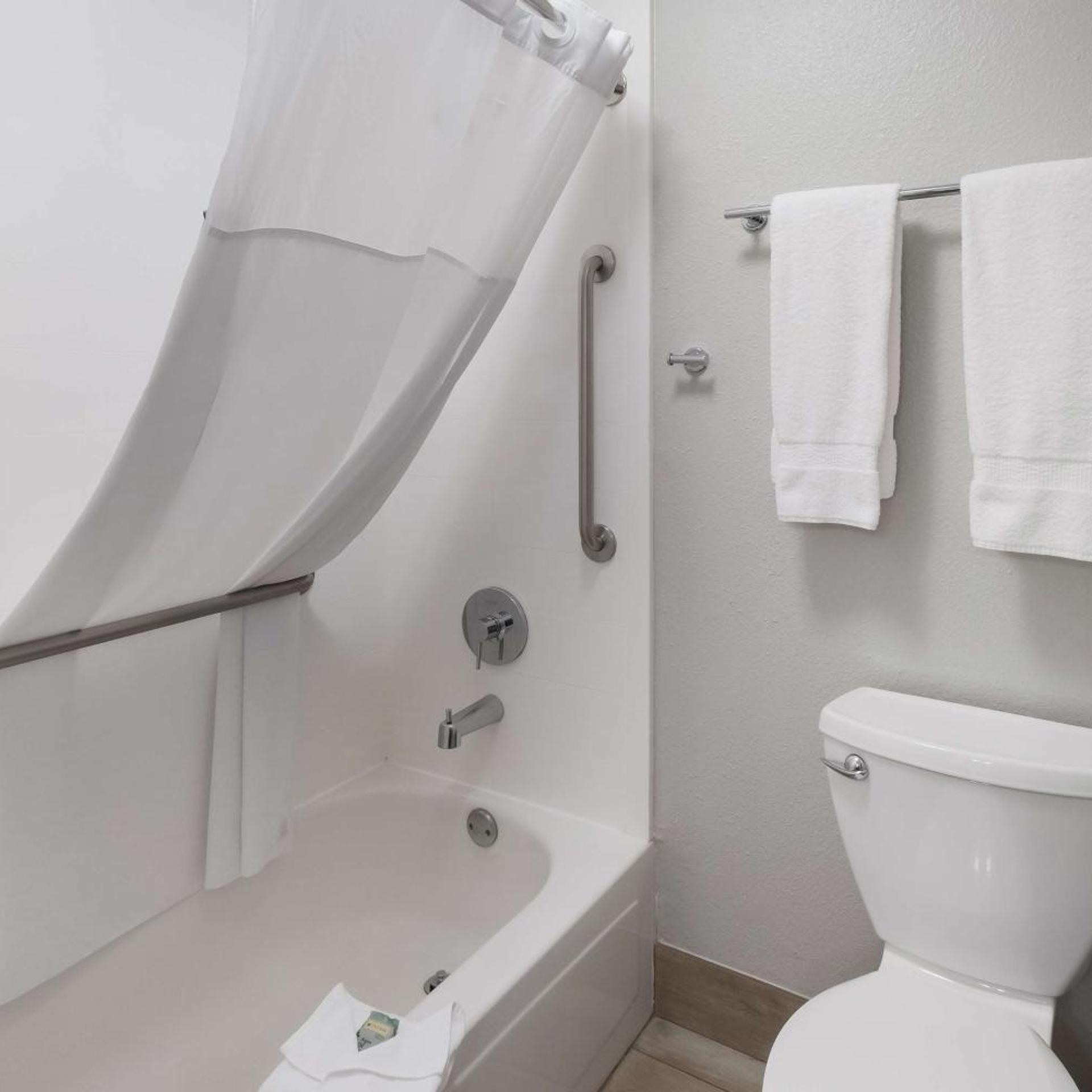 Room, Queen Bed, Small, Next to Elevator، Best Western Mcminnville Inn 7/10