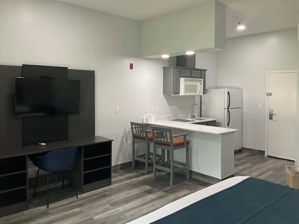 Studio6 Suites Brenham, TX 29/47