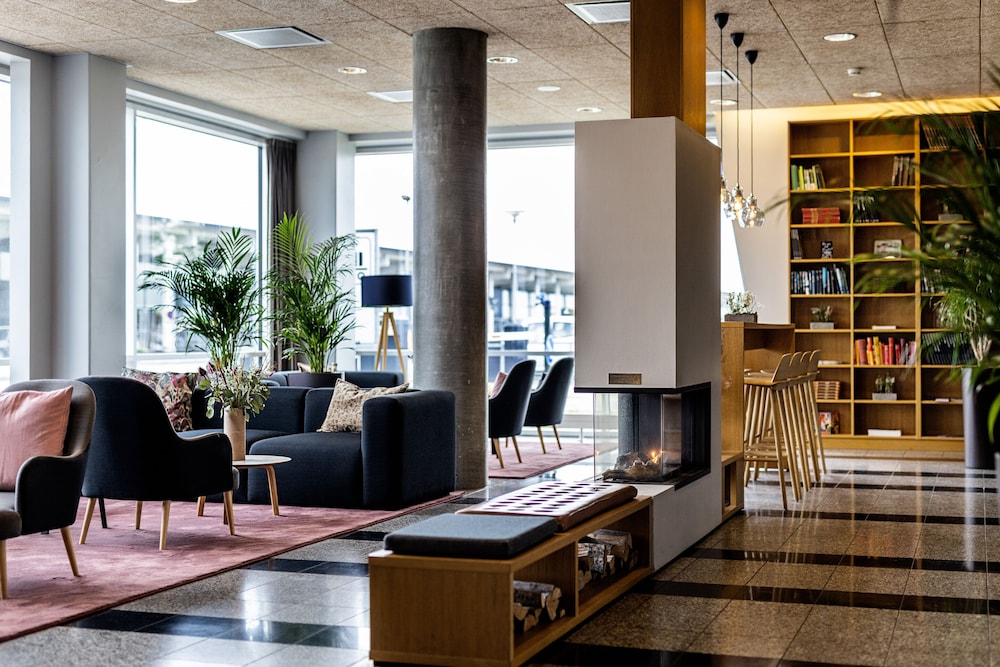 Aalborg Airport Hotel 44/53