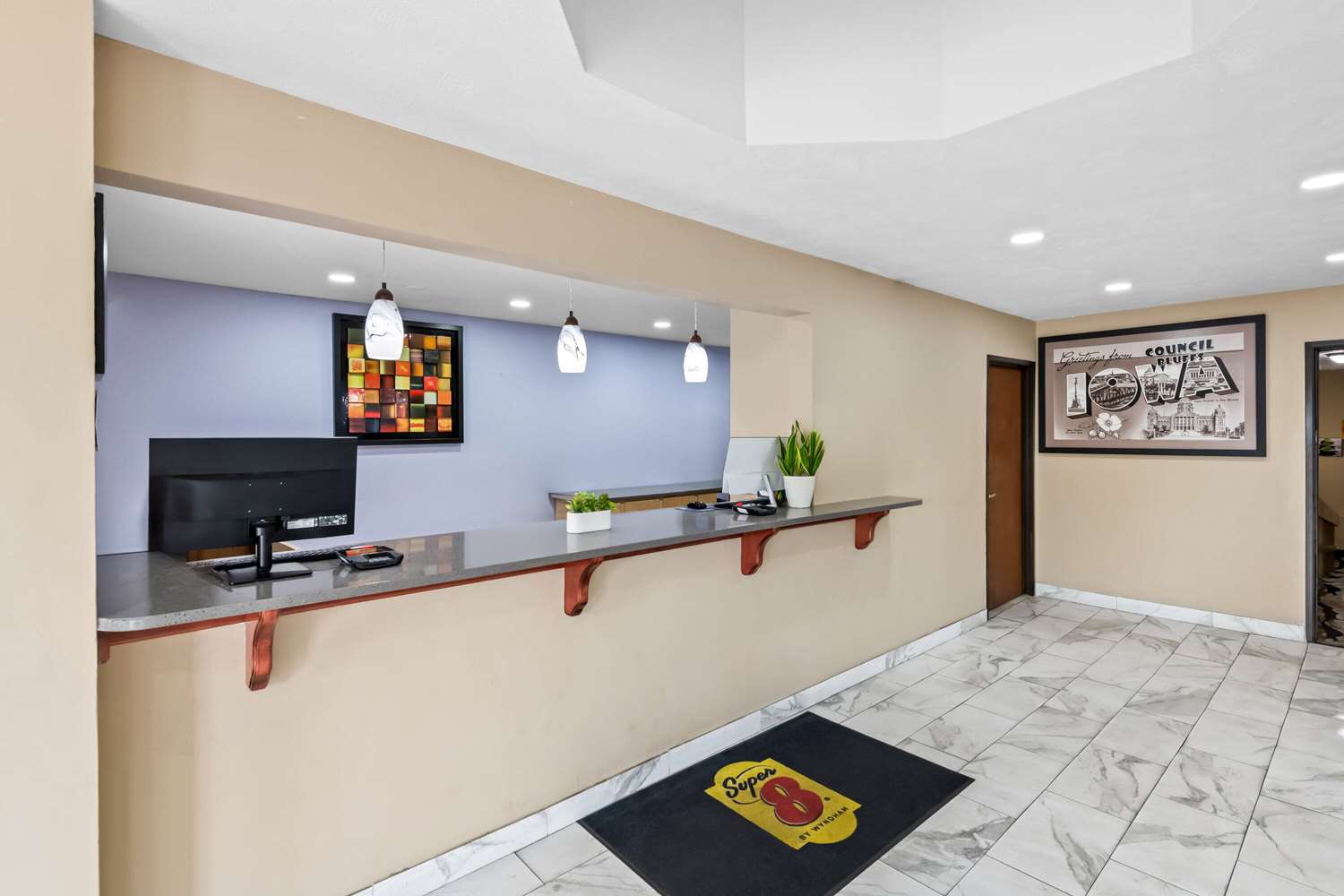 Super 8 by Wyndham Council Bluffs IA Omaha NE Area 8/13