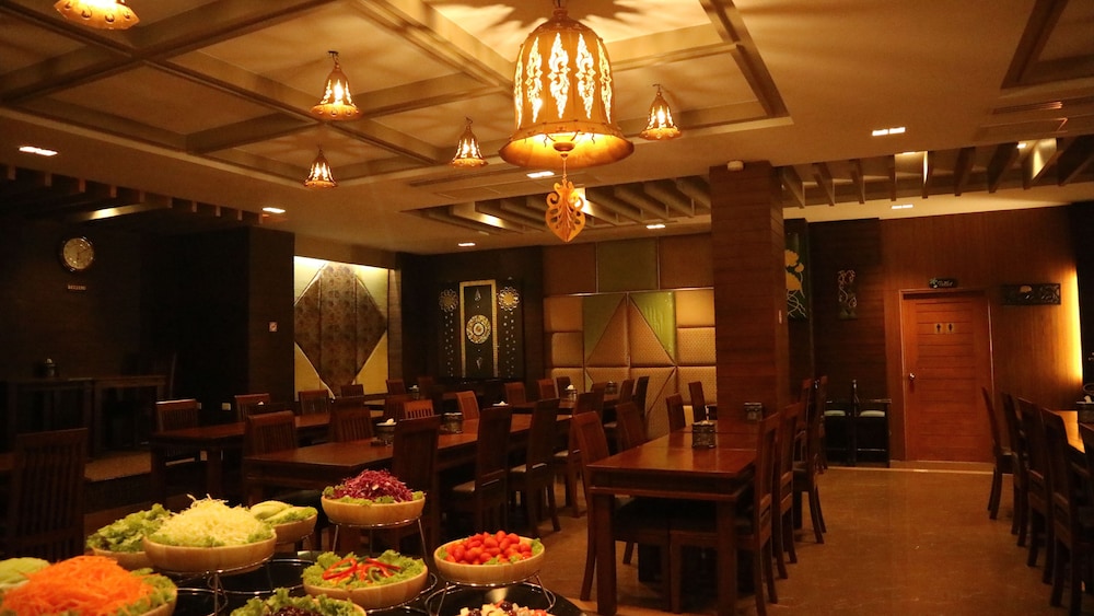 Aiyaree Place Hotel 58/75