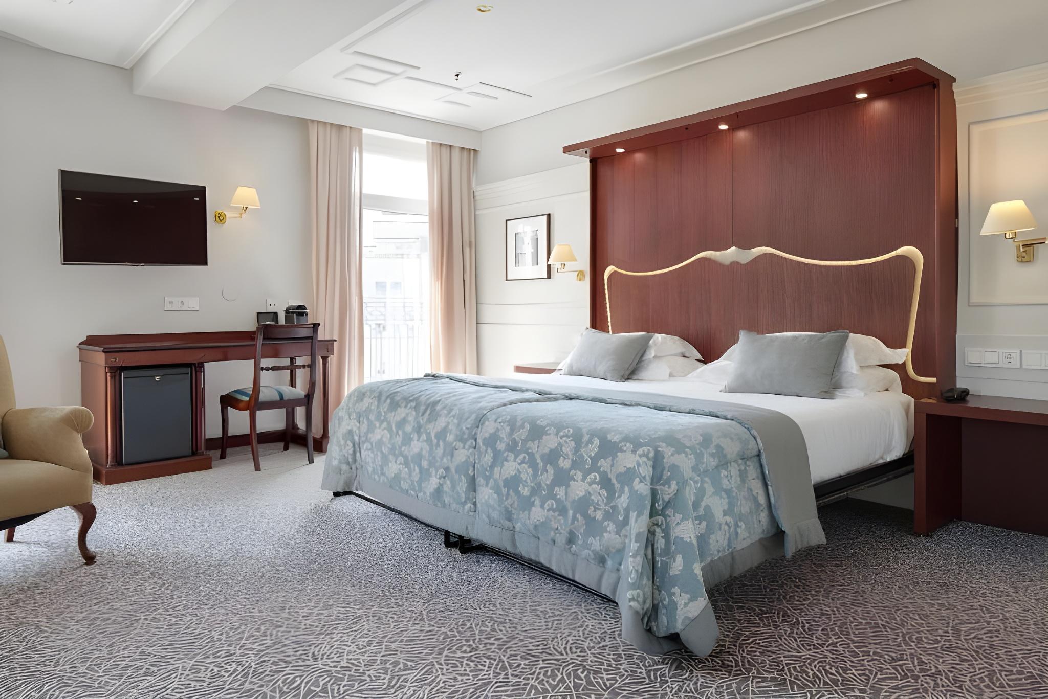 City, 2 Double Beds