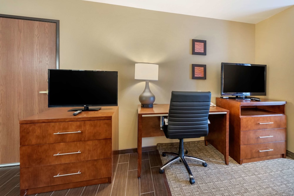 Comfort Inn Suites 58/75