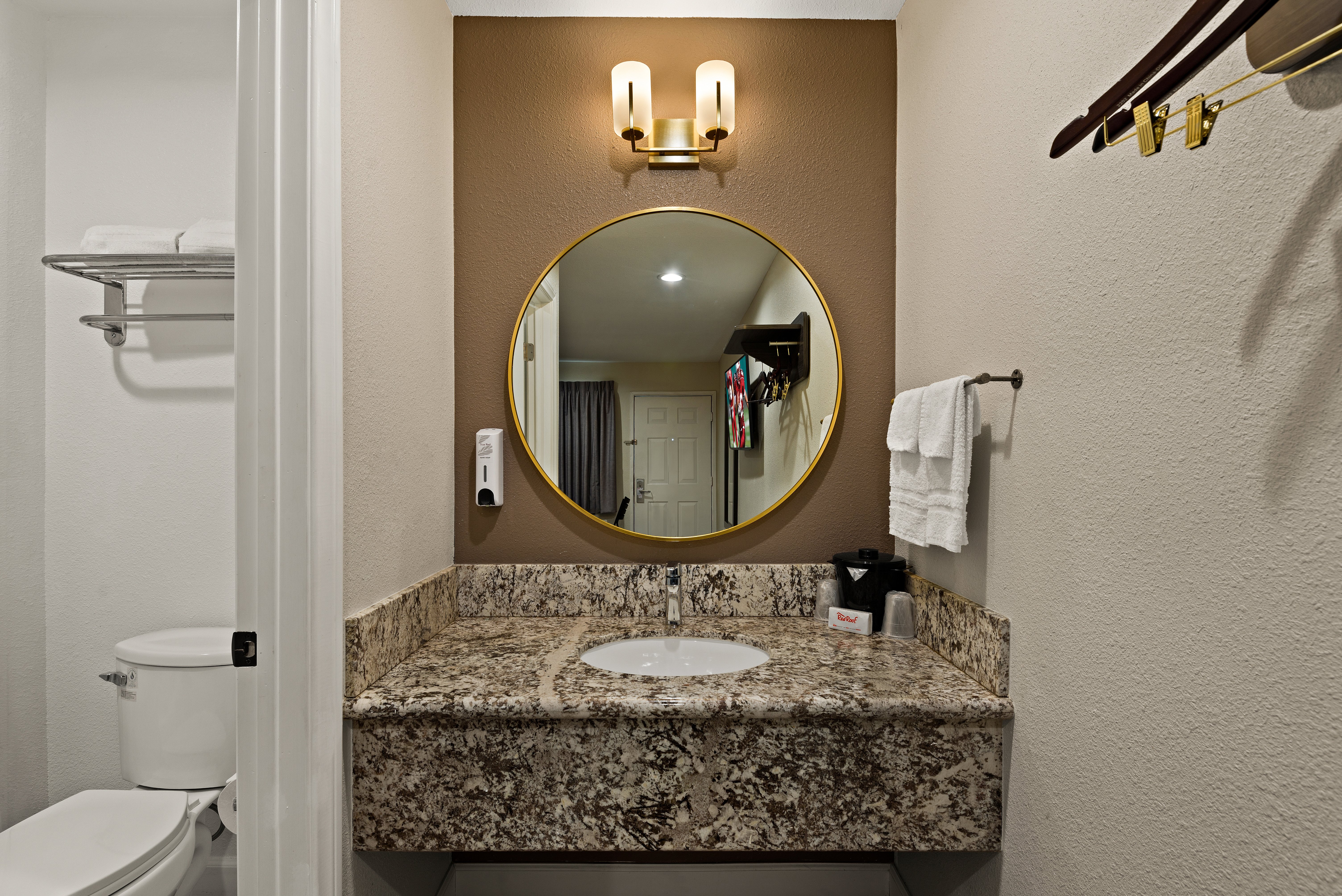 غرفة قياسية بسرير كوين، Red Roof Inn Los Angeles - Wilmington, CA 3/5