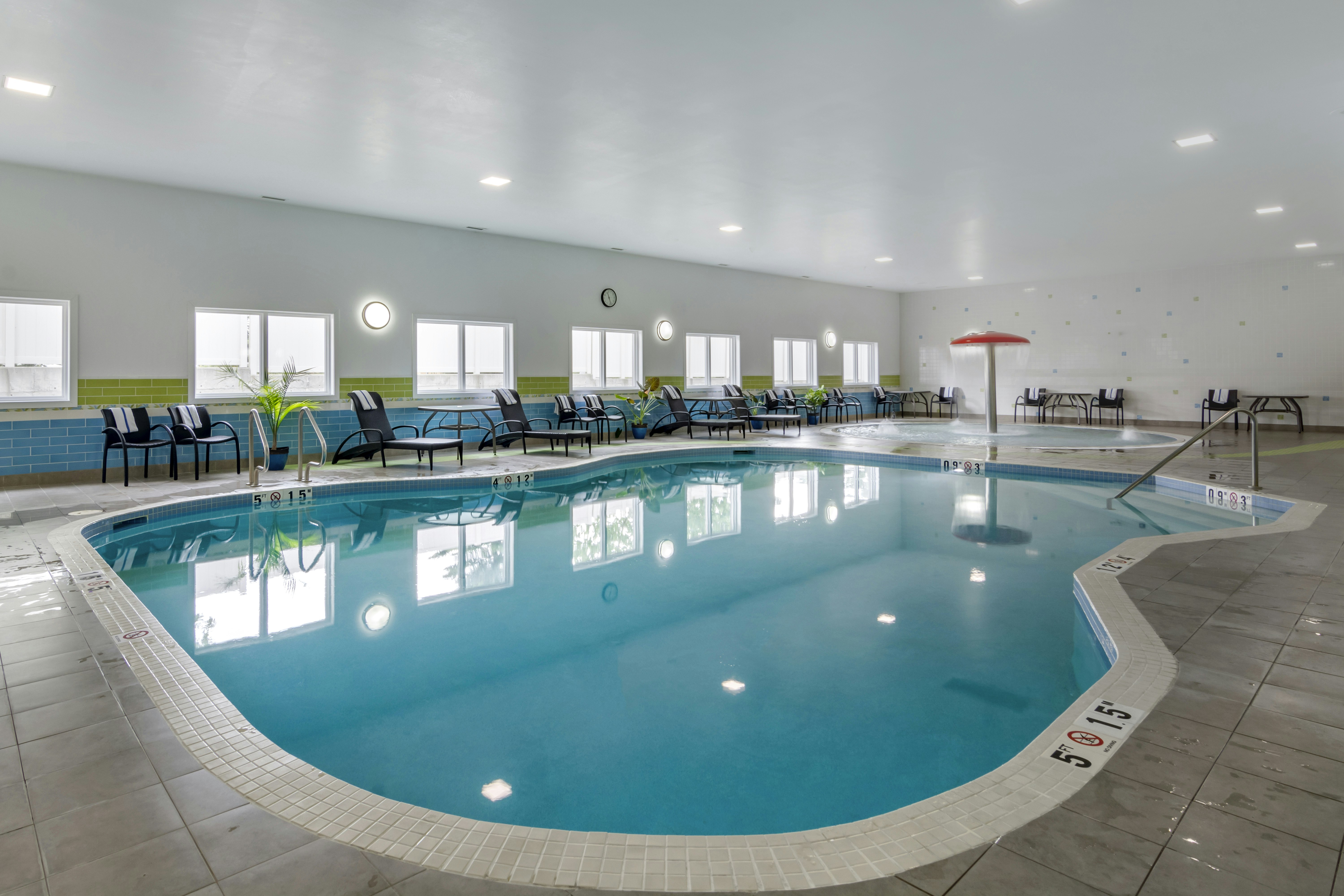 Hampton Inn & Suites by Hilton Edmonton/West 17/35