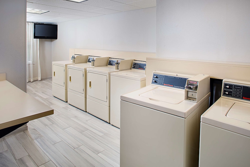 Homewood Suites by Hilton Cleveland Solon 48/63