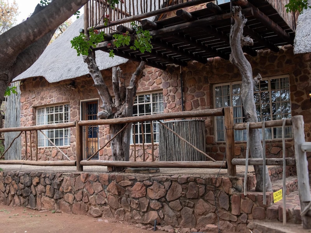 Zebra Country Lodge 5/50