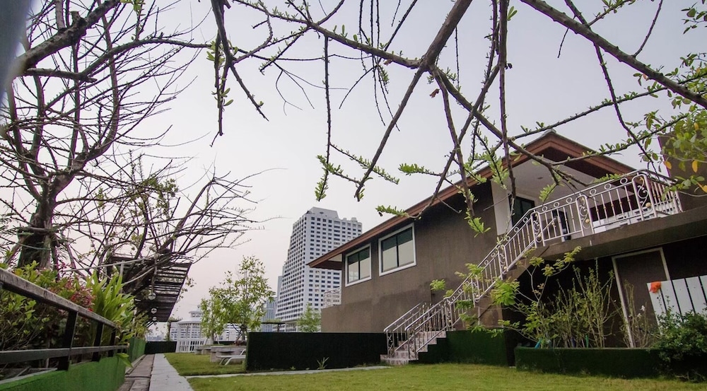 Hope Land Hotel & Residence Sukhumvit 8 70/77