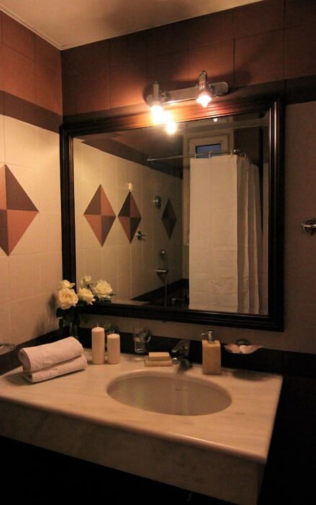 ACHILLION HOTEL 22/42