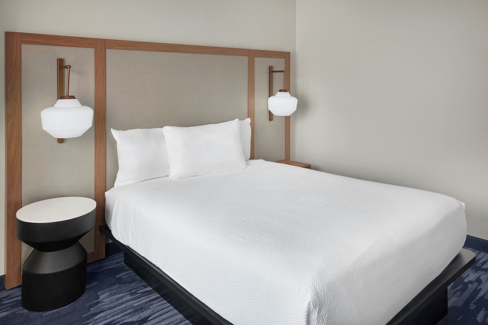 Fairfield Inn Suites By Marriott Detroit Farmington Hills 14/49
