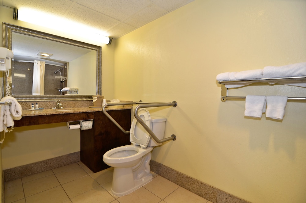 Best Western Fayetteville Inn 39/42