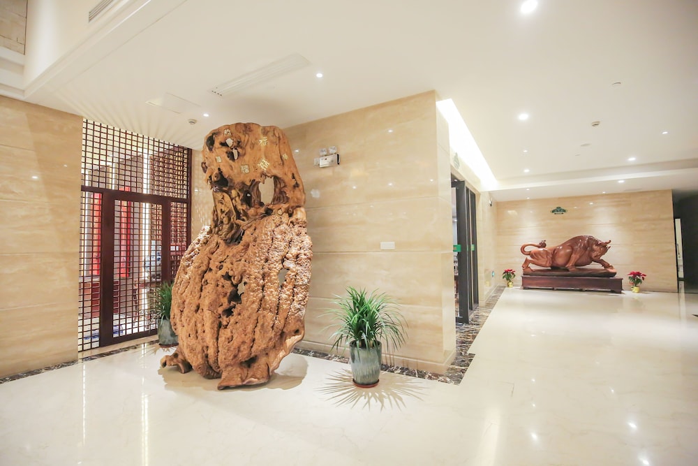 New Knight Royal Hotel Airport and International Resort 10/61