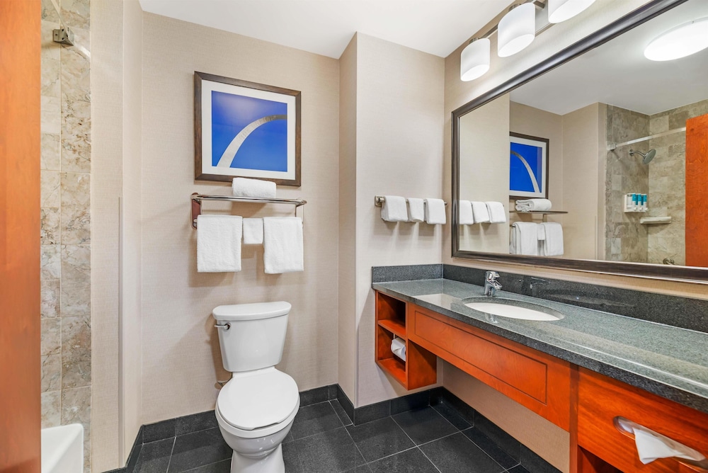 Drury Inn & Suites St Louis Brentwood 46/50