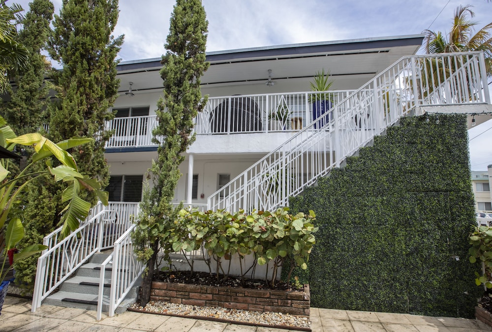 Beachside All Suites Hotel photo4