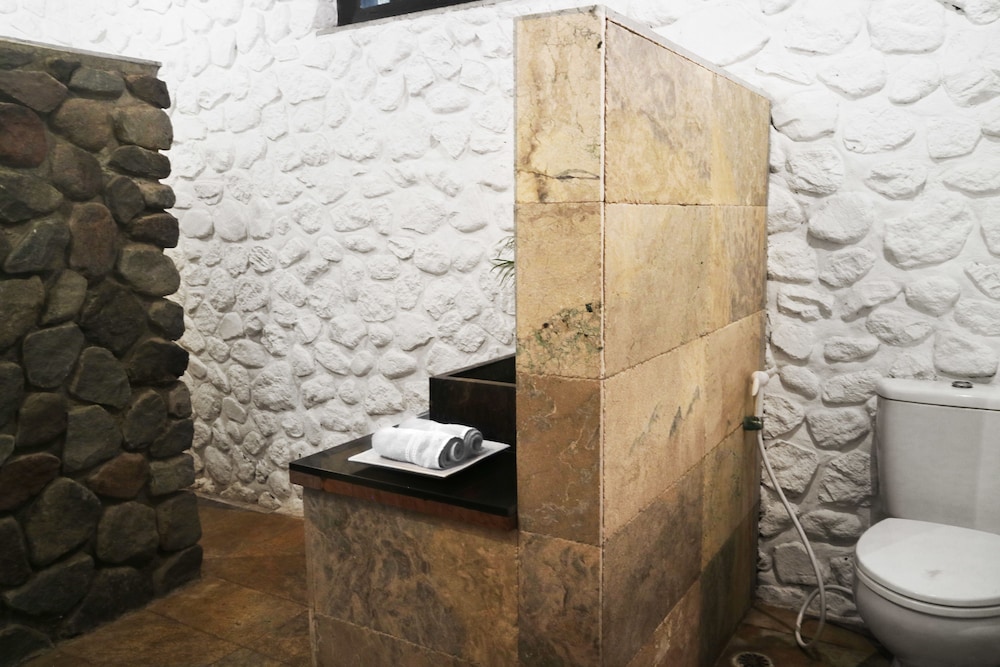 Amed Lodge By Sudamala Resorts 50/50
