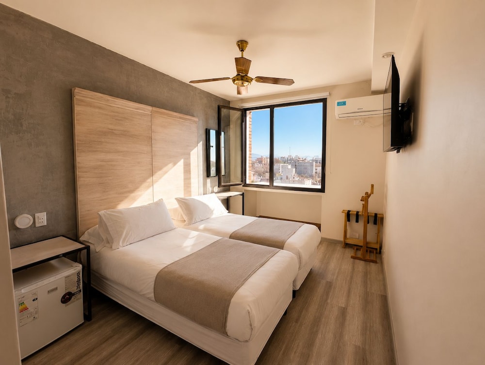 Internacional Hotel 30/70