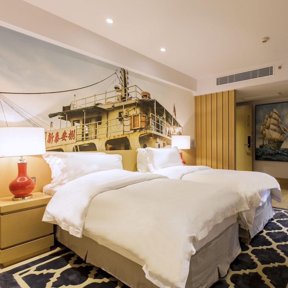 Caravel Hotel 8/54