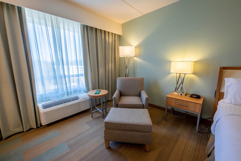 Holiday Inn Manahawkin/Long Beach Island 49/73
