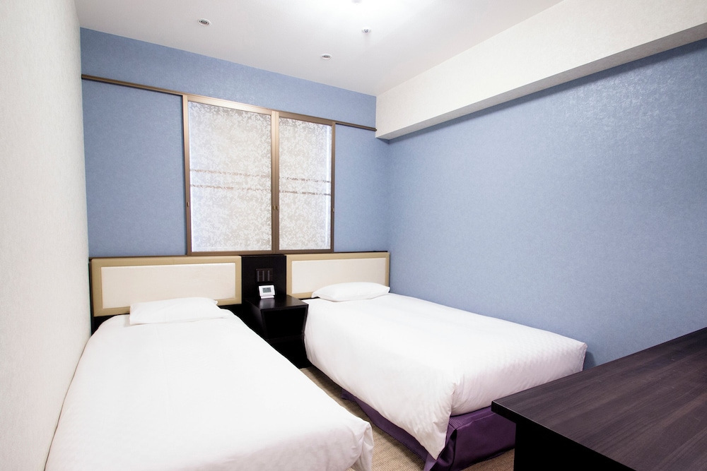 STUDIO, TWIN BEDS