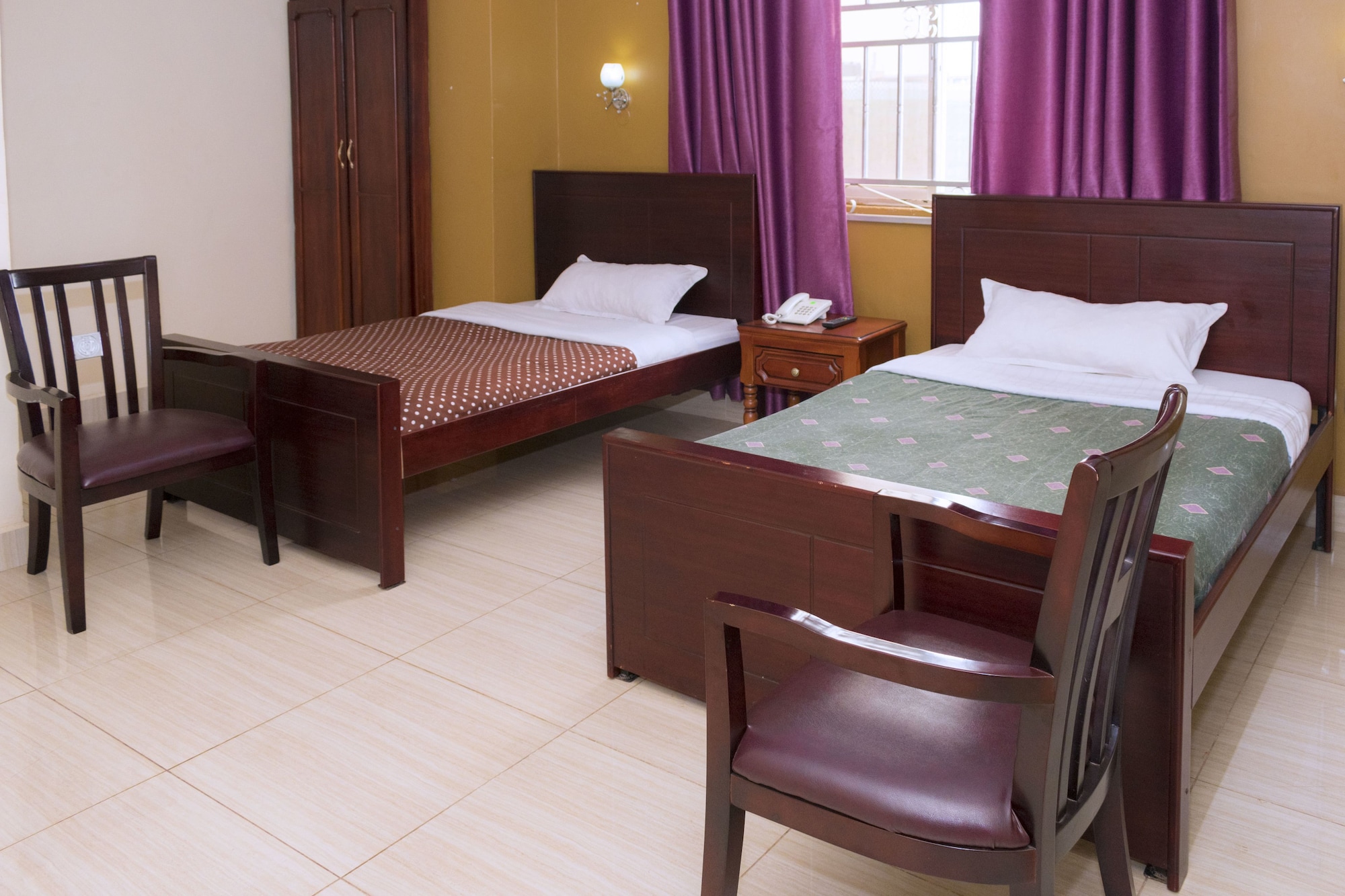 ROOM, TWIN BEDS