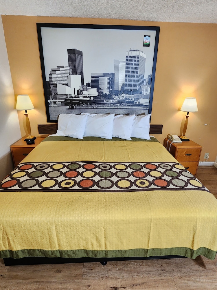 WestSpring Inn - Westlake Cleveland 11/36