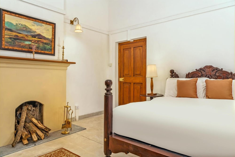 DELUXE, DOUBLE BED